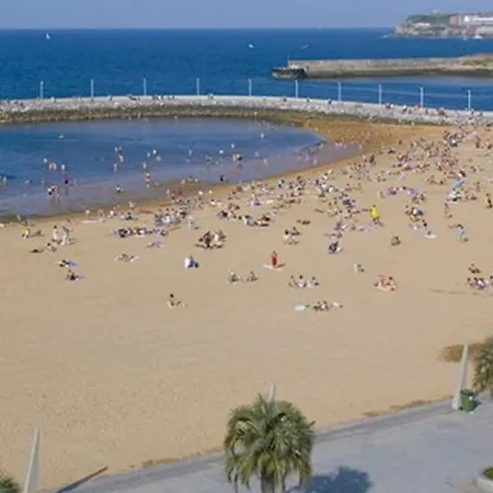 Apartamento Completo 2 Frente A La Playa De El Arbeyal * Gijón